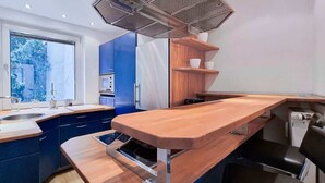 Private kitchen - Alpha Apartments: 1-Bedroom, Minutes to the Centre (Essen)