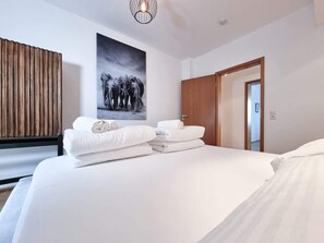 1 bedroom, bed sheets