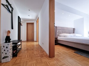 1 bedroom, bed sheets