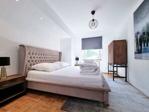 1 bedroom, bed sheets