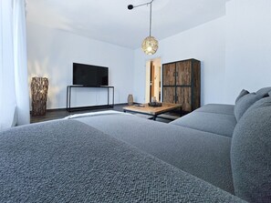 1 bedroom, bed sheets