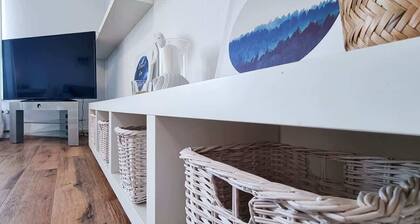 Alpha Apartments: Central 1BR, Maritime Touches