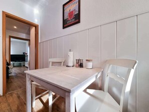 Dining - Alpha Apartments: Central 1BR, Maritime Touches (Essen)