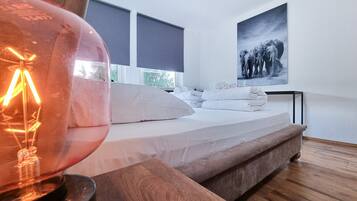 1 bedroom, bed sheets