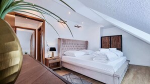 Room - Alpha Apartments: Top-Floor 2BR, Terrace & A/C (Essen)