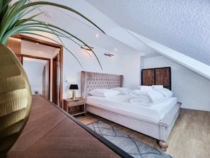 2 bedrooms, iron/ironing board, bed sheets - Alpha Apartments: Top-Floor 2BR, Terrace & A/C (Essen)