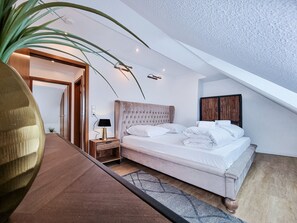 2 slaapkamers, een strijkplank/strijkijzer, beddengoed