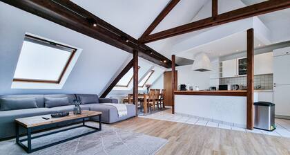 Alpha Apartments: Dachstudio - Stil & Eleganz, 2BR