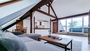Living area - Alpha Apartments: Top-Floor 2BR, Terrace & A/C (Essen)