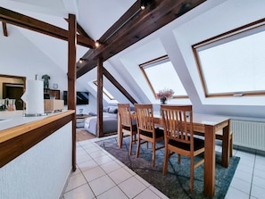 Dining - Alpha Apartments: Top-Floor 2BR, Terrace & A/C (Essen)