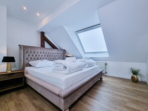 2 bedrooms, iron/ironing board, bed sheets