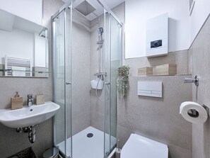 Bruser, hårtørrer, håndklæder, Toiletpapir