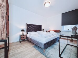 1 bedroom, desk, bed sheets - Alpha Apartments: Komfort, Stil & Flair; DO-Mitte (Dortmund)