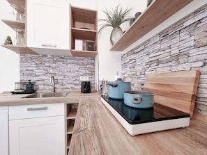 Fridge, microwave, stovetop, dishwasher - Alpha Apartments: Comfort, Style & Flair | Central (Dortmund)