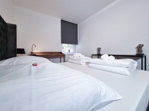 1 bedroom, desk, bed sheets - Alpha Apartments: Comfort, Style & Flair | Central (Dortmund)