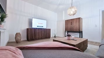 1 Schlafzimmer, Schreibtisch, Bügeleisen/Bügelbrett, Bettwäsche