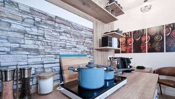 Fridge, microwave, stovetop, dishwasher