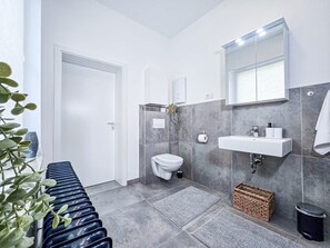 Shower, hair dryer, towels, toilet paper - Alpha Apartments: 2 BR Oasis! Design & Comfort (Dortmund)