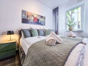 2 bedrooms, WiFi, bed sheets - Alpha Apartments: 2 BR Oasis! Design & Comfort (Dortmund)