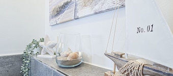 Alpha Apartments: 2BR Oasis! Design,Flair,Comfort