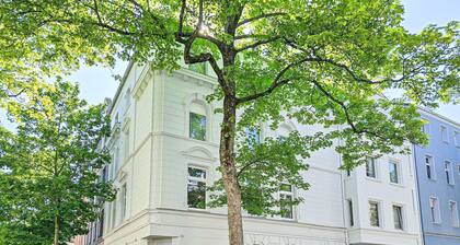 Alpha Apartments: 2BR Oasis! Design,Flair,Comfort