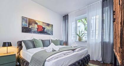 Alpha Apartments: 2 BR Oasis! Design & Comfort