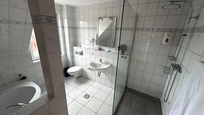 Suite, River View | Bathroom