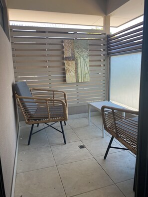 Terrace/patio - Coastal charm, spacious townhouse Ideal for families or groups of up to 8 (Aspendale)