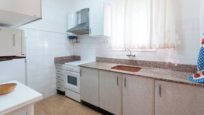 Private kitchen - Odisea - Apartment (Piles)