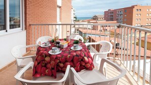 Outdoor dining - Odisea - Apartment (Piles)
