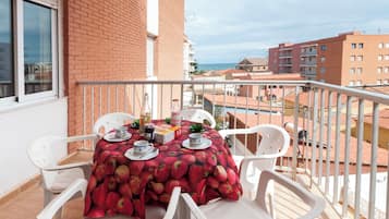 Apartment | Outdoor dining
