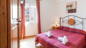 Room - Odisea - Apartment (Piles)