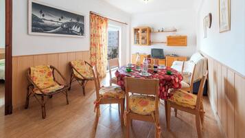 Apartment | Dining