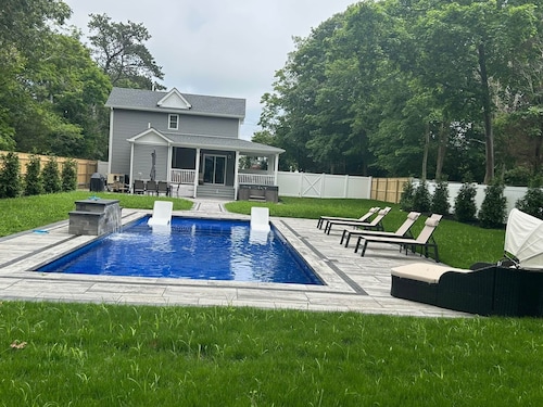 Hamptons Tiana Bay Oasis