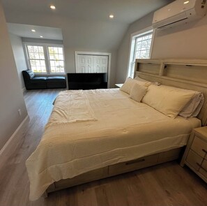 4 bedrooms, free WiFi - Hamptons Tiana Bay Oasis (Hampton Bays)