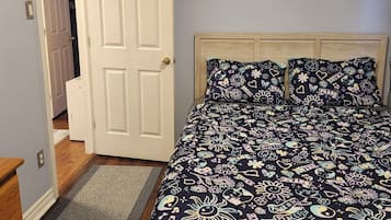 2 bedrooms, desk, free WiFi, bed sheets