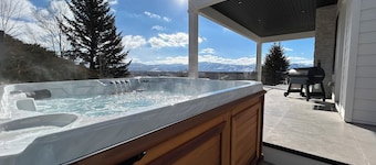 TimpView Terrace, 5BR 4.5BA, Hot Tub, Decks, Incredible Views, Gym, Close to Deer Valley