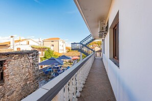 Standard Room, Garden View | Balcony