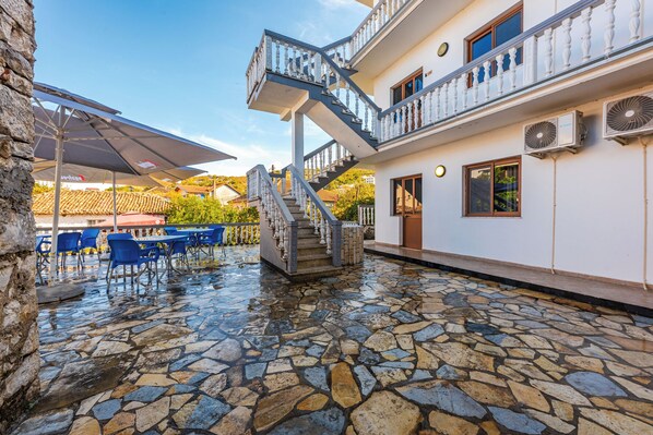 واجهة المنشأة