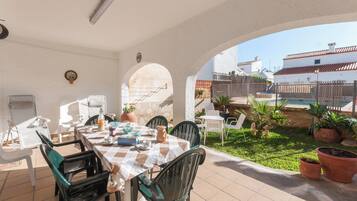 Villa | Restaurante al aire libre