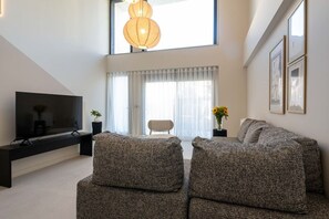 TV - RiverSide Suites Kalamata G1 (Kalamata)