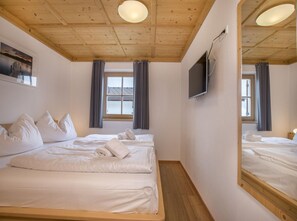 Chalet | 5 bedrooms, bed sheets - Chalet in Konigsleiten Near Zillertal Ski Area (Wald im Pinzgau)