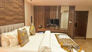 Down duvets, in-room safe, individually furnished, desk - Tribu Hotel (Enugu)