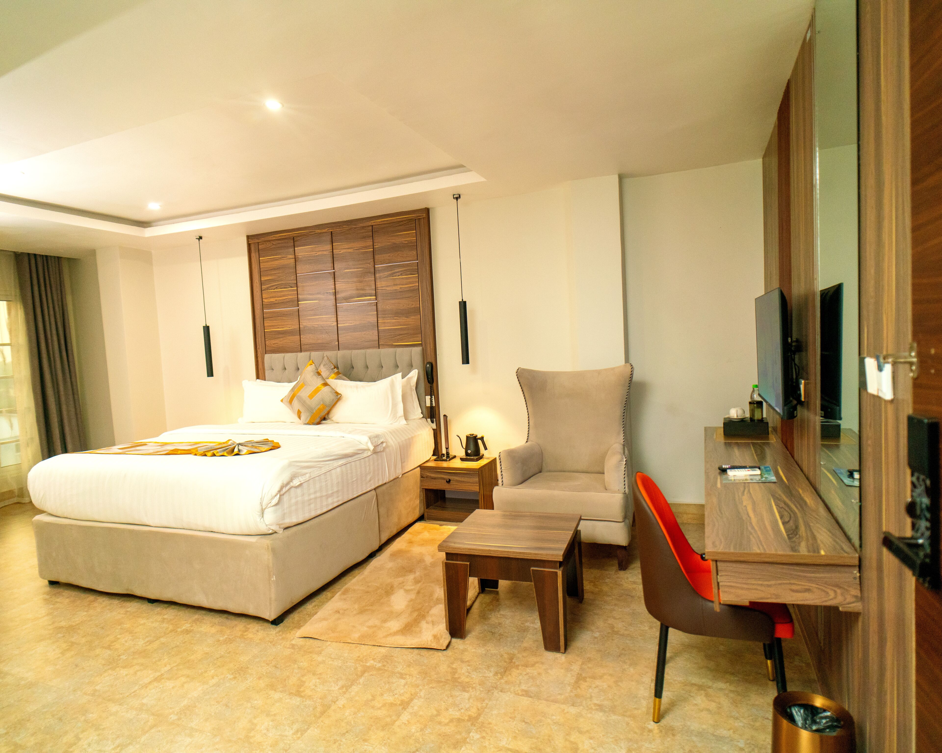 Family Room | Down comforters, in-room safe, individually furnished, desk