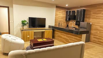 Apartamento família, vista para a piscina | 1 quarto, edredons de pluma, cofres nos quartos