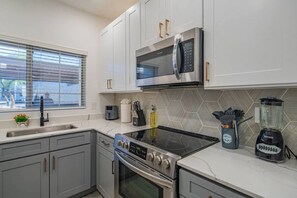 Private kitchen - TPC Golf Nearby - Pool, Gym, Hot Tub, WD (Scottsdale)