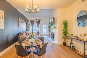 Dining - TPC Stay | PickleBall, Pool,Balcony, W/D, Parking (Scottsdale)