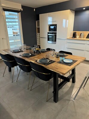 Dining - Luxurious 5 pc + Jacuzzi + rooftop + terrace + air conditioning (Montpellier)