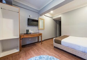 基础双人房 | 办公桌、熨斗/熨板、免费 WiFi