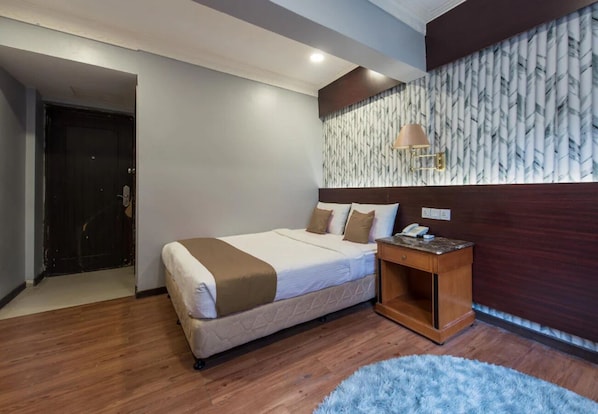 Basic Double Room | Desk, iron/ironing board, free WiFi